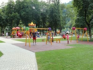 Loc de joacă în parc